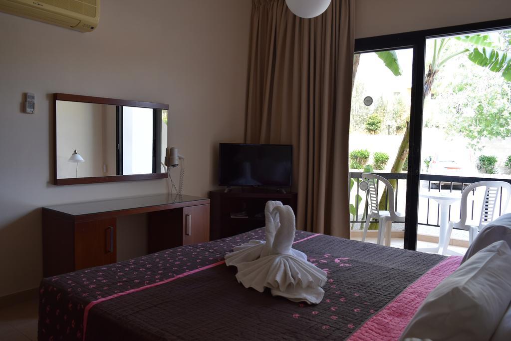 Anna Hotel Apartments Kissonerga Buitenkant foto