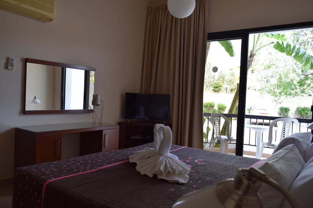 Anna Hotel Apartments Kissonerga Buitenkant foto