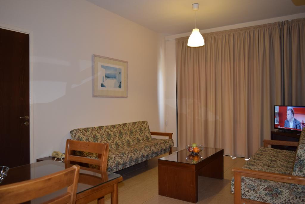 Anna Hotel Apartments Kissonerga Buitenkant foto