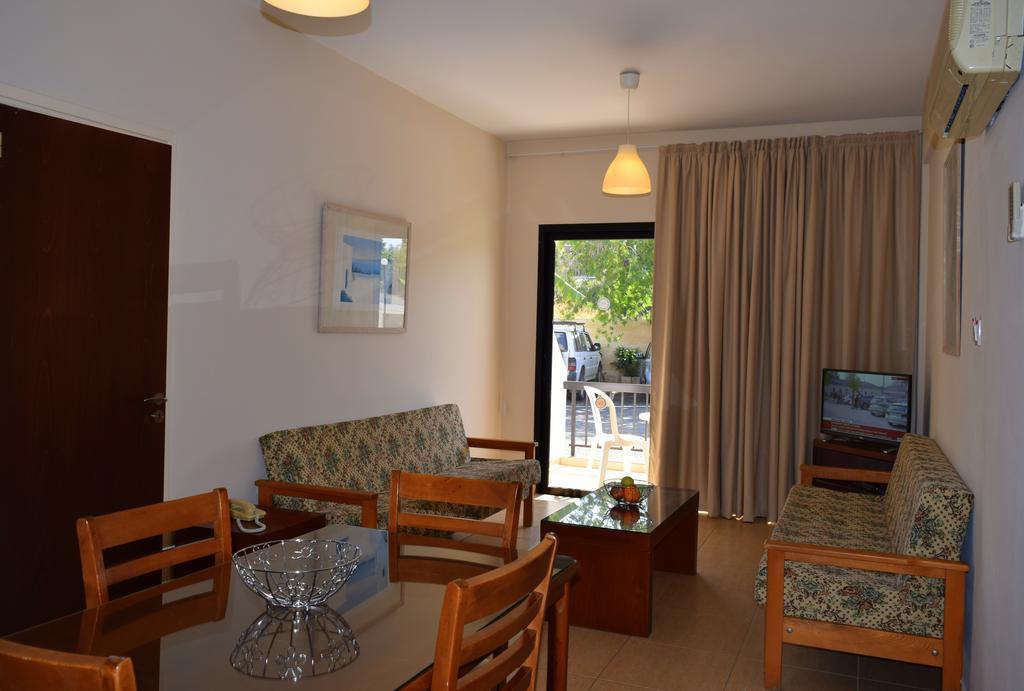 Anna Hotel Apartments Kissonerga Buitenkant foto