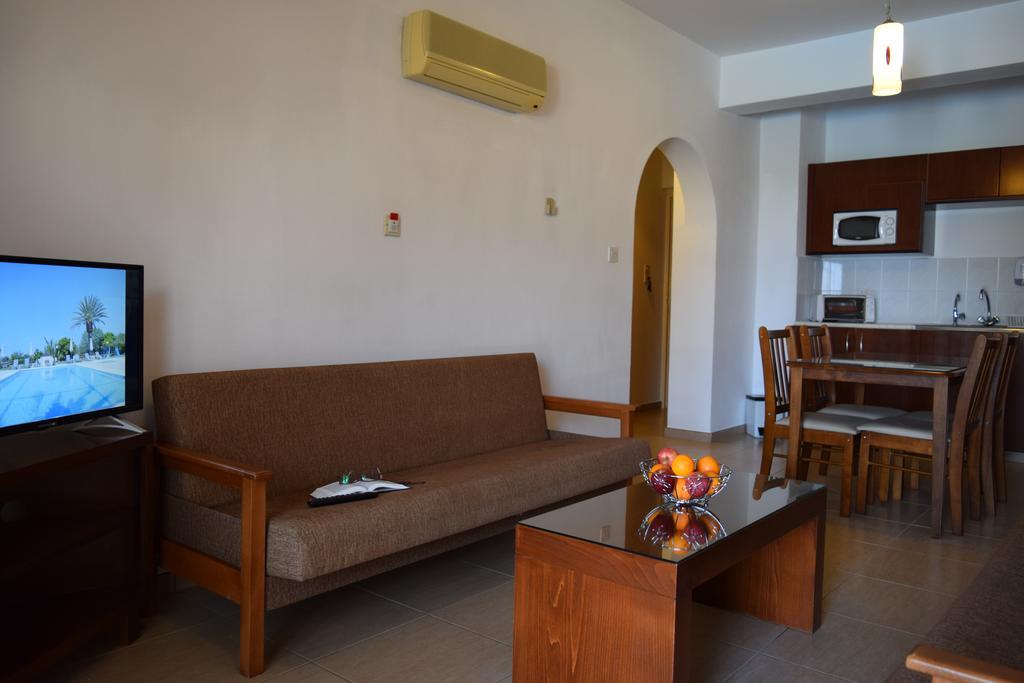 Anna Hotel Apartments Kissonerga Buitenkant foto