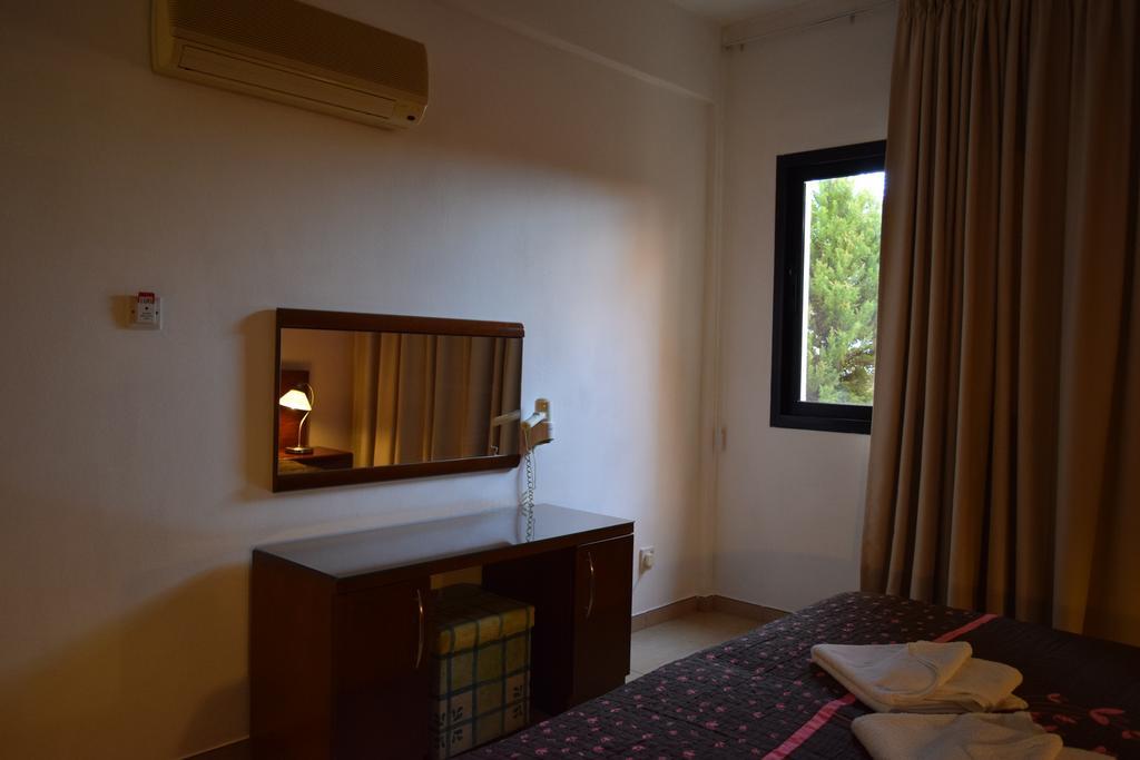 Anna Hotel Apartments Kissonerga Buitenkant foto